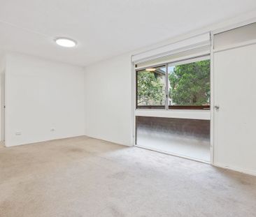 Warm and Welcoming Two Bedroom Apartment - Photo 3