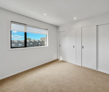 Spacious Townhouse - Photo 4