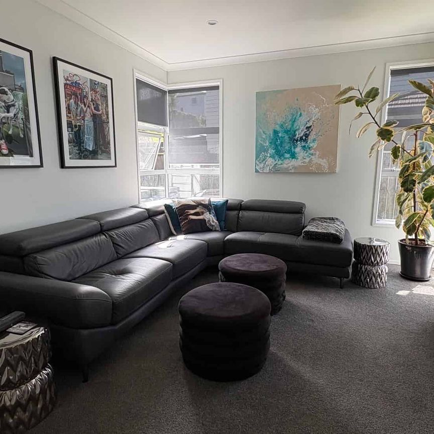 Stylish Family Living with Resort-Style Garden - 4Brm in Millwater - Photo 1