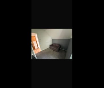 2 Bed Flat, Napier Road, LU1 - Photo 3