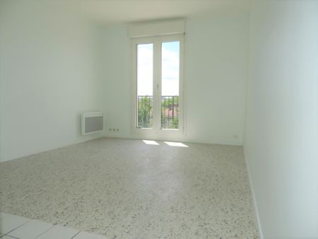 Location Appartement Rosny-sous-Bois 93110 Eglise Saint Laurent - Photo 3