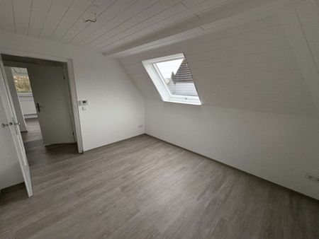 Modernisierte Dachgeschoss-Wohnung in Dortmund-Barop - Photo 2