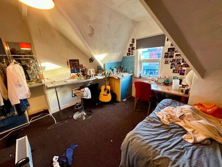 5 bedroom flat to rent - Photo 3