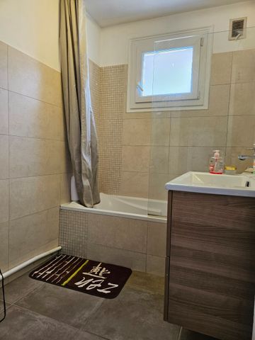 Location Appartement 4 pièces 84m² TAIN L HERMITAGE 26600 - Photo 5