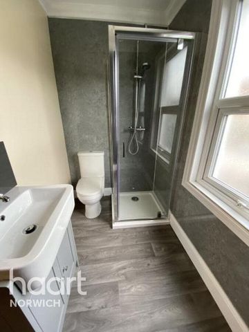 1 bedroom in a house share to rent - Photo 4
