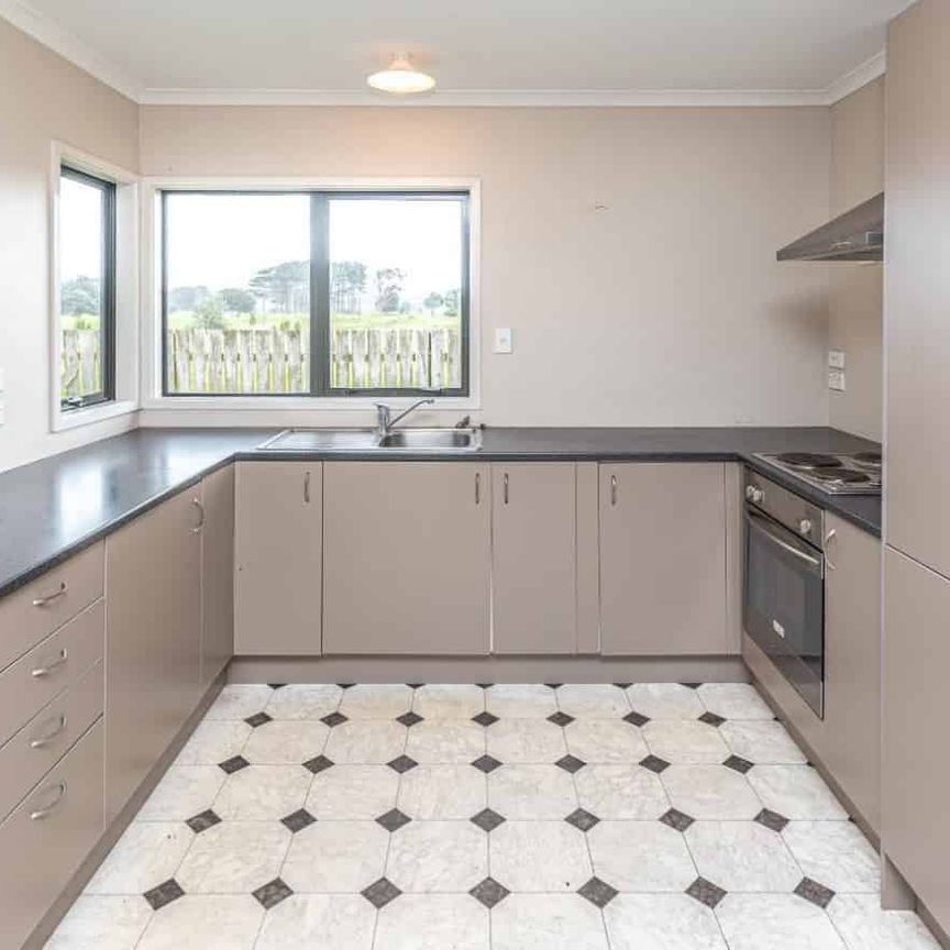 Family home in Castlecliff - Photo 1