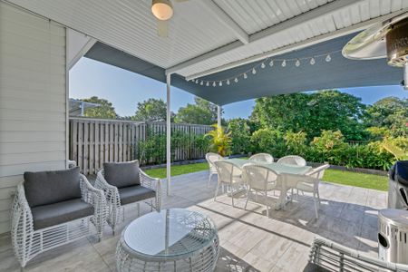 Stunning Fully Furnished Duplex near Maroochy River - Photo 2