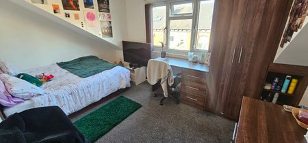 6 Bed - 14 Ashville Avenue, Hyde Park, Leeds - LS6 1LX - Student - Photo 3