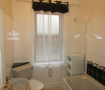 1 bed Bungalow - To Let - Photo 4