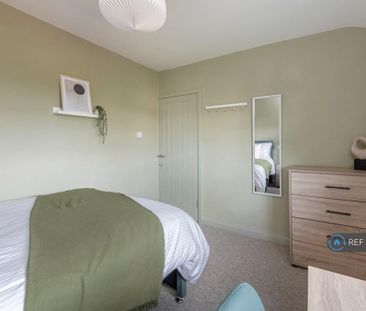 6 bedroom semi-detached house to rent - Photo 2