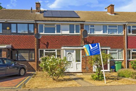 3 bedroom terraced house to rent - Photo 5