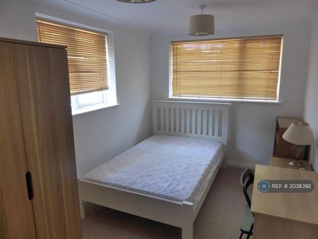 5 bedroom semi-detached house to rent - Photo 5