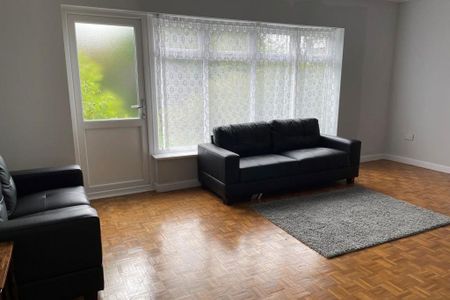 6 bedroom detached house to rent - Photo 2