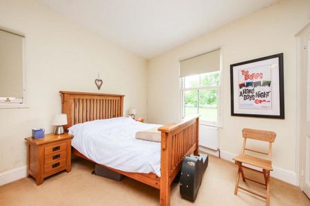 4 bedroom semi-detached house to rent - Photo 3