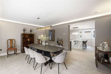 A stunningly reimagined Victorian home offering over 3,000 sq ft of contemporary luxury living. - Photo 3