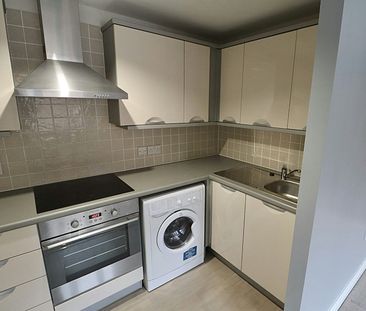 Flat to rent on - Photo 3