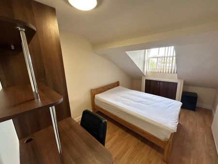 10 bedroom detached house to rent - Photo 5