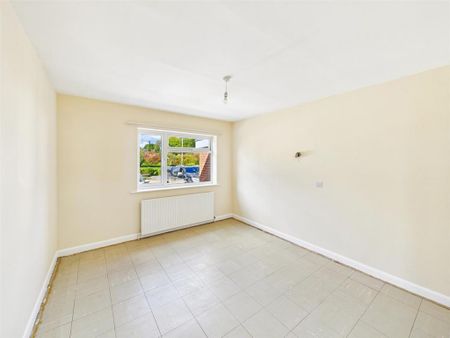 3 bedroom detached bungalow to rent - Photo 3