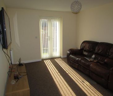 3 bedroom end of terrace house to rent - Photo 1