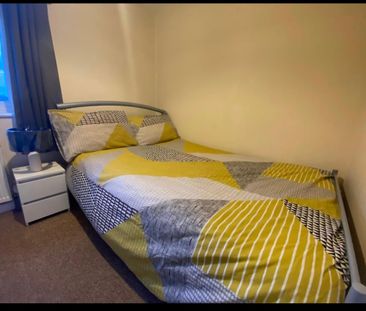 Room in a Shared House, Knepp Close, BN2 - Photo 4