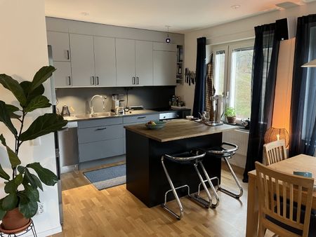 Mysig och välplanerad tvåa i Farsta – nära natur och kommunikationer! - Photo 5