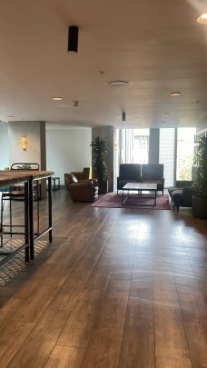 Bronze Studio - Photo 1