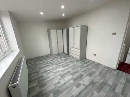 Brockles Mead, Harlow - Photo 3