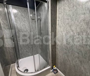 Newly refurbished apartment inclusive of gas, electric & water - Photo 4