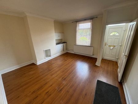 2 Bedroom Terraced House - Photo 2
