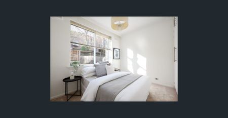 Spacious, Light-Filled 2-Bed Apartment in Kew - Photo 3