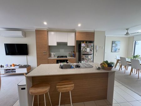 Furnished room in a 2 bed apartment at Sphere Complex - Photo 4