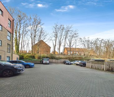 Mansfield Park Street, SO18 - Photo 2