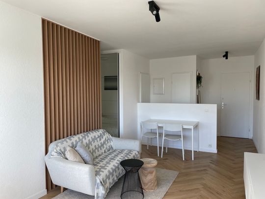 Te huur: Gemeubeld appartement met terras op toplocatie - Photo 1