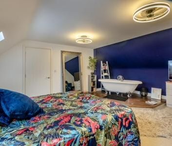 5 bedroom Detached house To Let - Photo 6