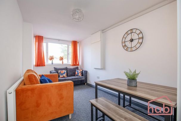 1 bedroom in a house share to rent - Photo 1