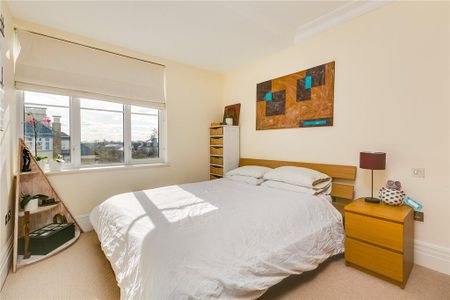3 bedroom flat to rent - Photo 4