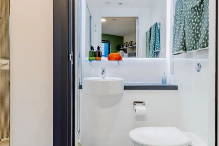 Gold En Suite - Photo 5