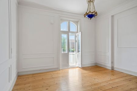 Flot herskabslejlighed med fire altaner - Photo 3