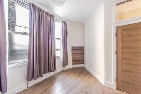3 bedroom flat to rent - Photo 3