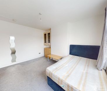 1 bedroom in a house share to rent - Photo 3