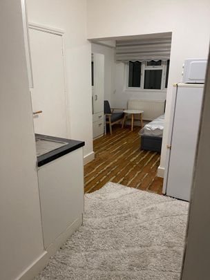 Studio to rent - Photo 1