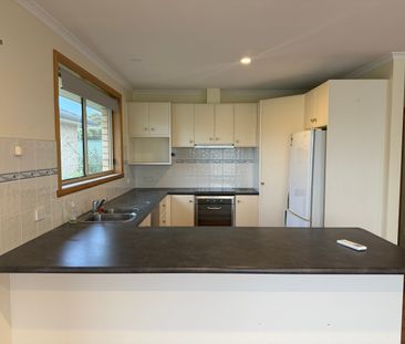 9 Glen Ellen Rise, Kingston TAS 7050 - House For Rent | Domain - Photo 5