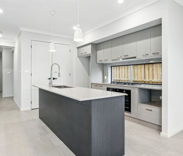 Modern & Sophisticated Home - Photo 3