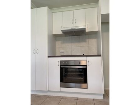 &ast;4-Bedroom Family Home for Rent in Moranbah&comma; QLD&ast;&ast; - Photo 3