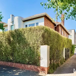 Character, space and convenience in the heart of Elwood - Photo 3