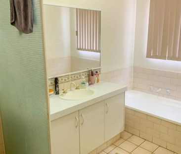 ABSOLUTELY ASHBURTON - 3x2 Close to CBD - Photo 2