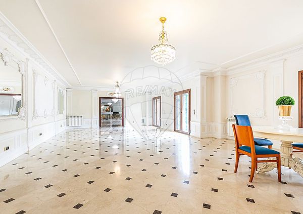 Apartamento T5 em Lisboa