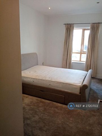 2 bedroom flat to rent - Photo 5