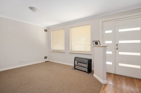 Low Maintenance 4x2 Home - Photo 3