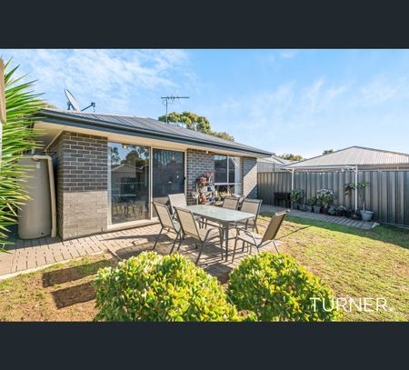33 Flinders Crescent, Hackham, SA 5163 - Photo 2